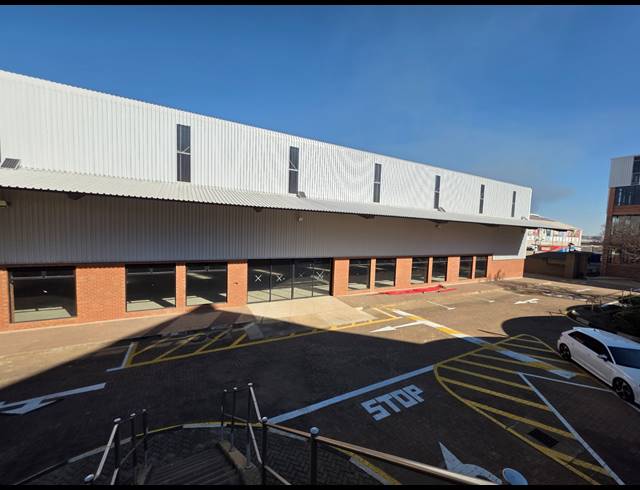 2,199M² WAREHOUSE TO LET IN CROWN